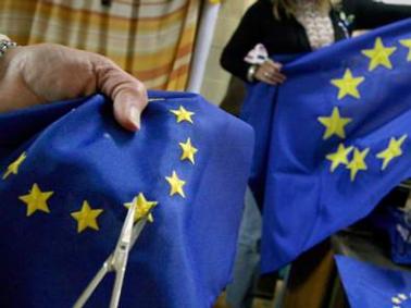 España apoya el último plan de Merkel para salvar la cumbre