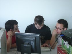 Alumnos con síndrome DOWN aprenden a utilizar el ordenador