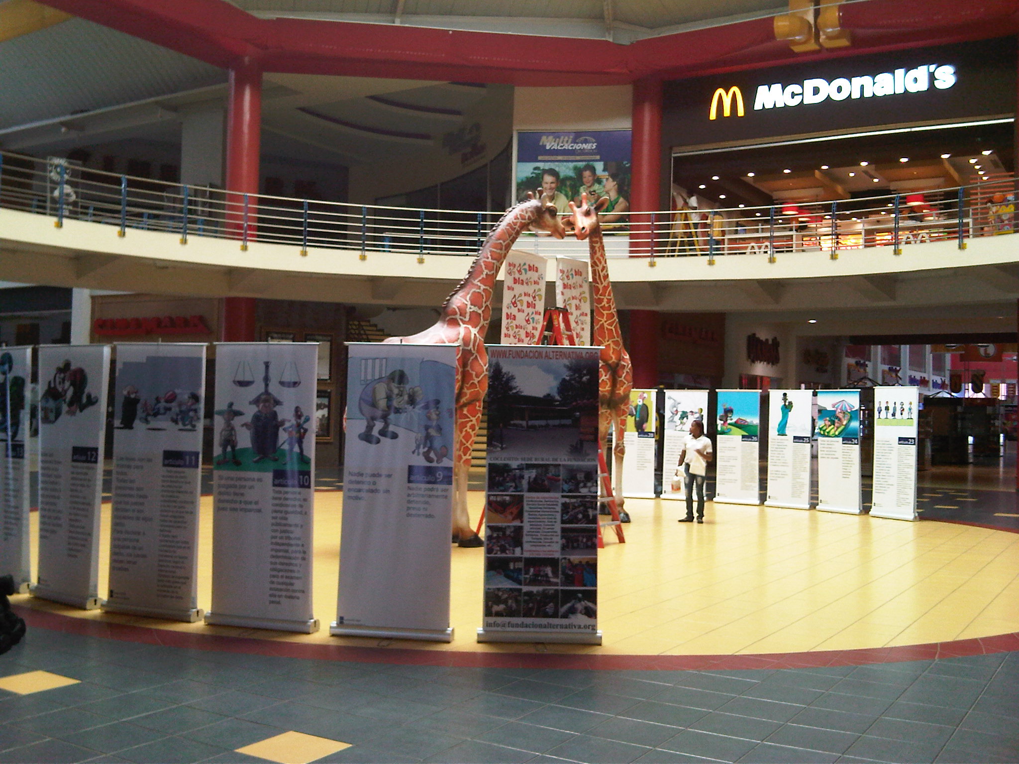 LA EXPOSICIÓN SOBRE LOS DERECHOS HUMANOS CONTINUA SIENDO VISITADA POR LA CIUDADANÍA PANAMEÑA