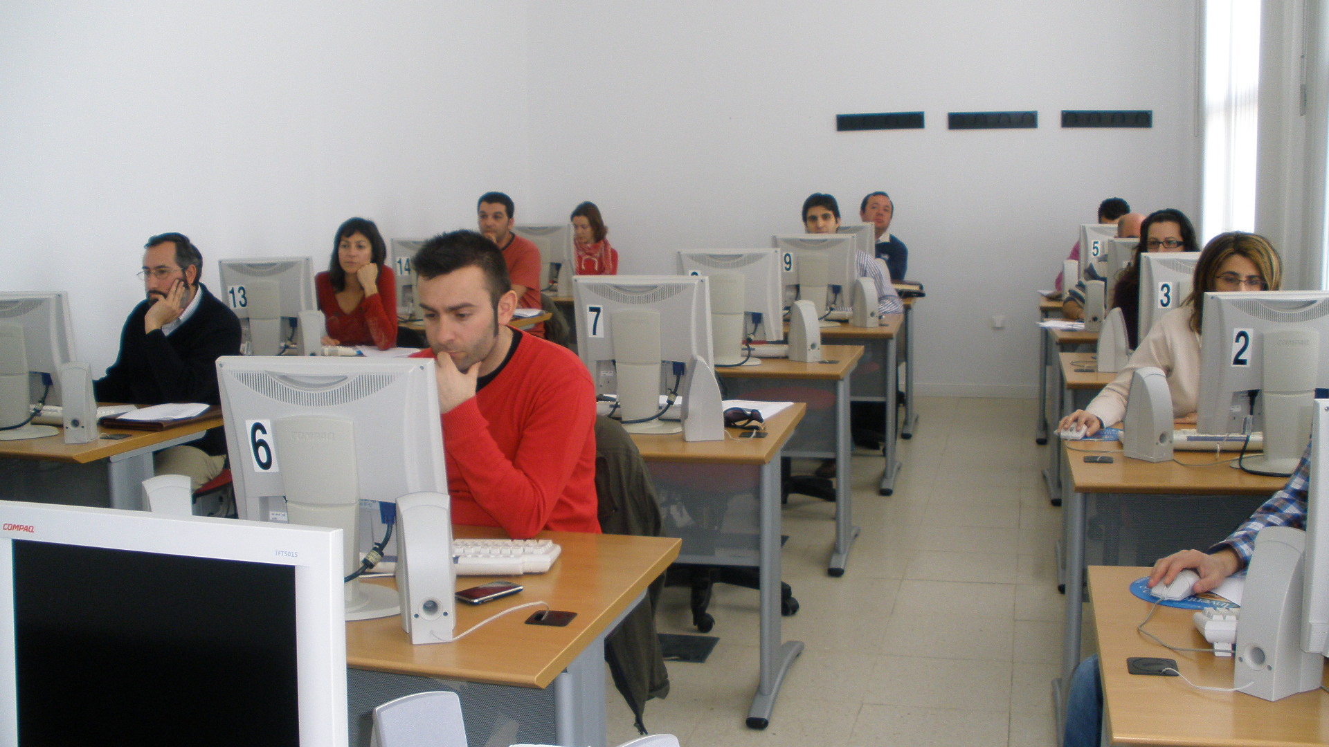 Reine propone a sus miembros el “reto” de incorporarse a las redes sociales para compartir información y difundir los temas europeos.