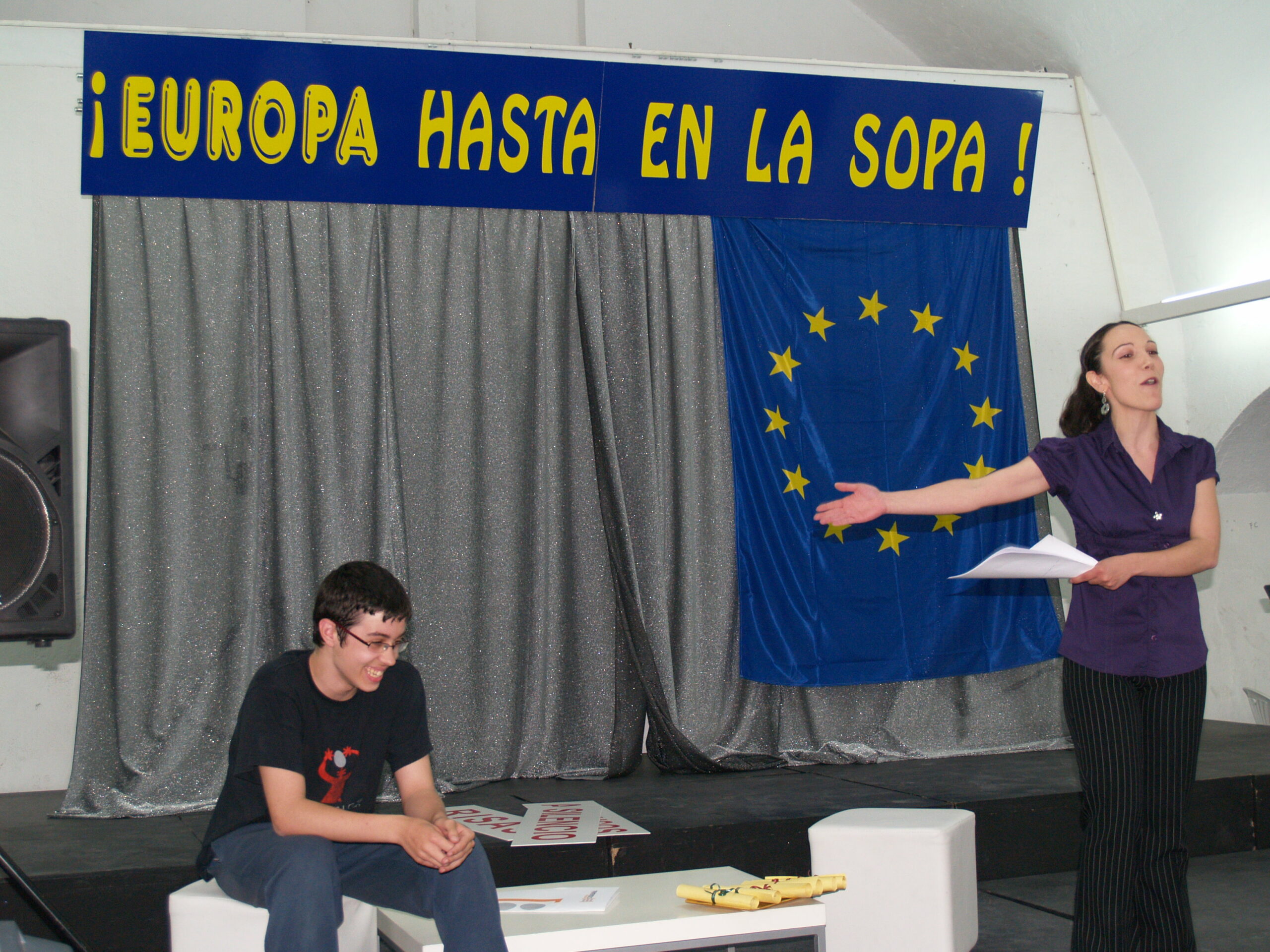 Monesterio acoge el Foro “La Hora de los Jóvenes en Europa”, en concreto la representación teatral “Europa hasta en la Sopa”.