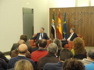 La Asamblea de Extremadura recibe la visita de Federico Mayor Zaragoza