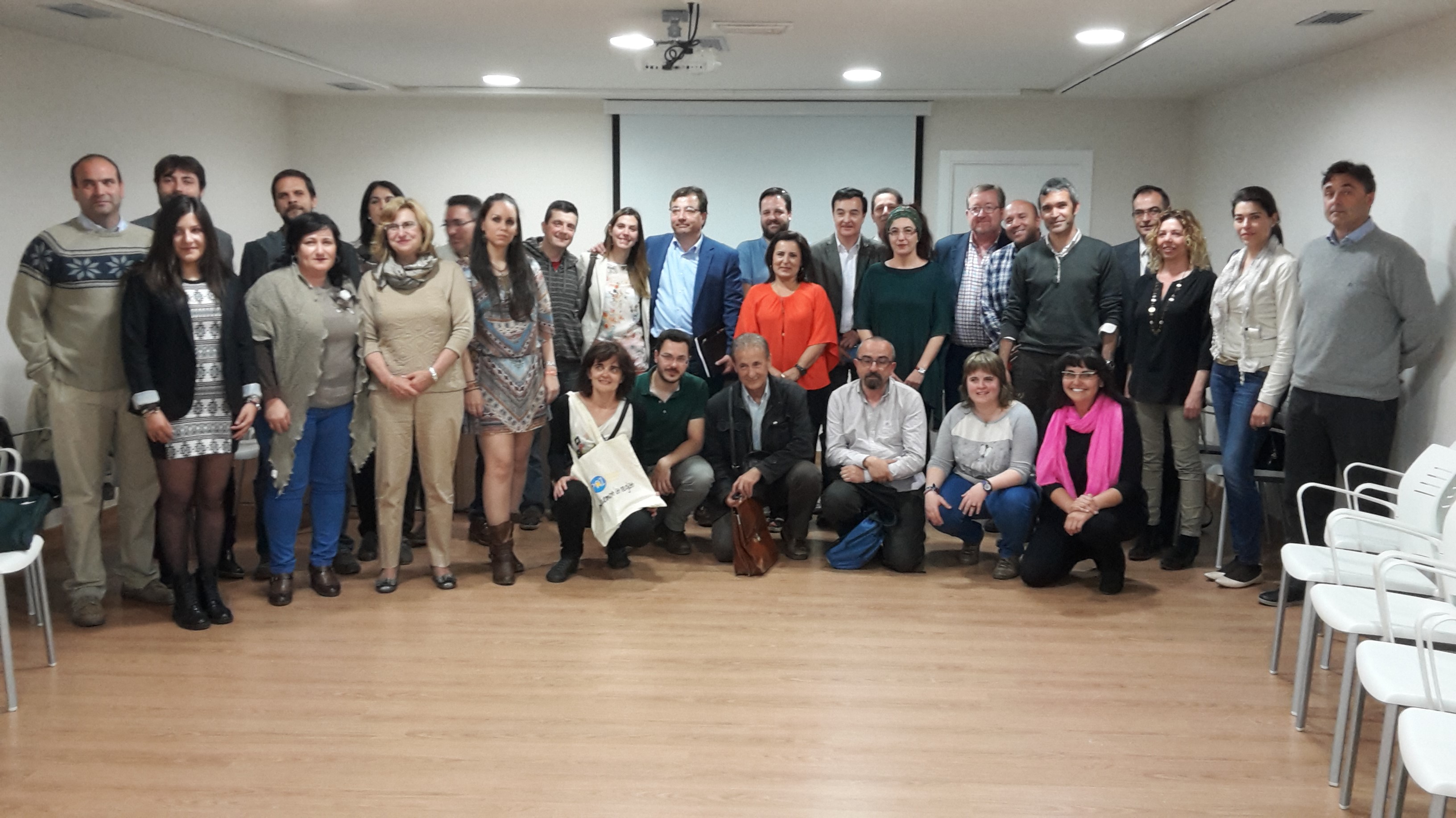 Éxito en el encuentro de diálogo civil entre los candidatos electorales autonómicos y las organizaciones sociales de Extremadura.