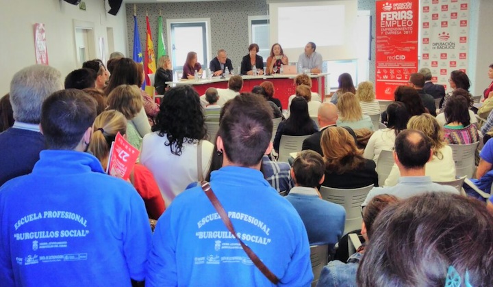 La Feria de Empleo de Zafra reune a las Escuelas Profesionales y agentes de la Comarca.
