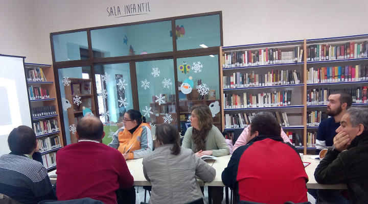 En la Biblioteca de Cabeza del Buey siguen disfrutando de la colección Dehesa de la Diputación de Badajoz y sus relatos de autores extremeños en Lectura Fácil.