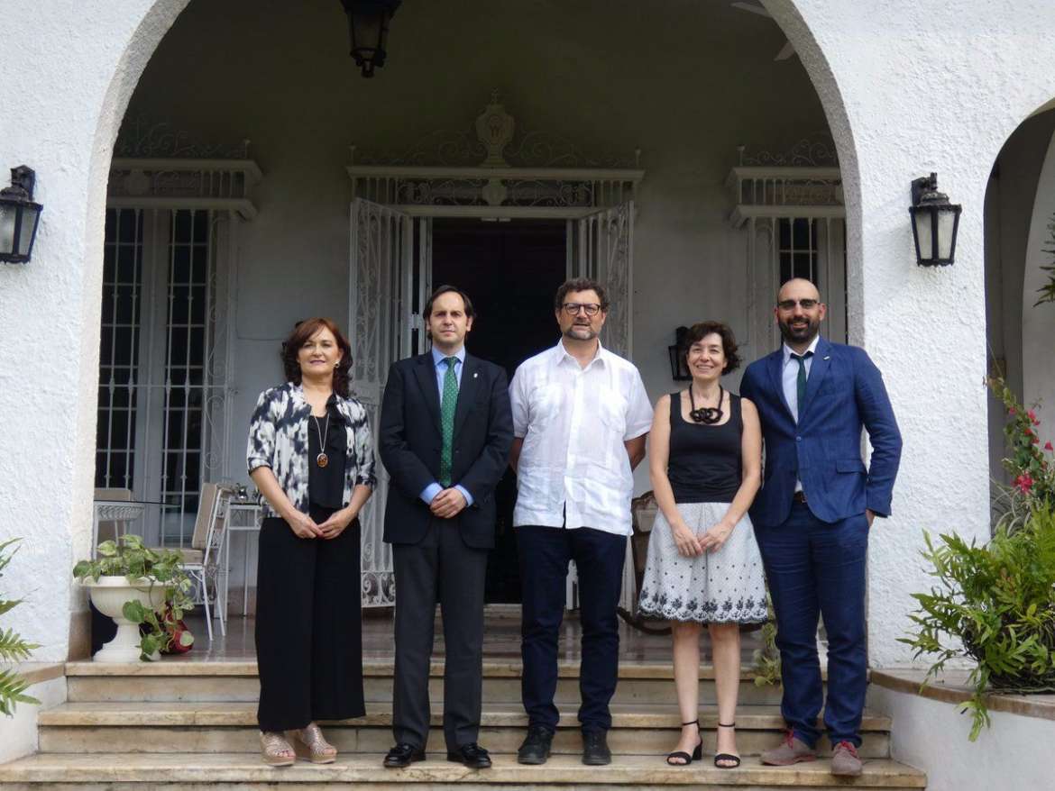 La Junta restablece relaciones con Cuba.