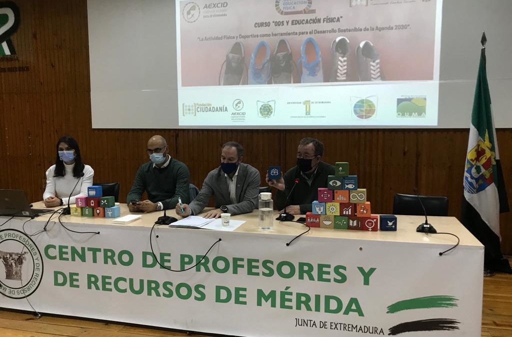 Inaugurado en Mérida el curso de capacitación de docentes para aplicar los Objetivos de Desarrollo Sostenible (ODS) en la Educación Física. Casi un centenar de profesores de toda la región participan del mismo.